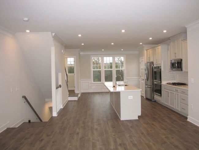 Building Photo - End Unit Townhouse Haymarket