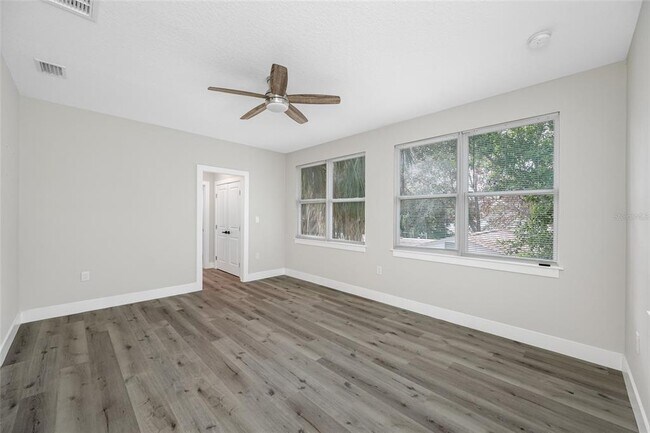 Building Photo - 2738 16th Ave N