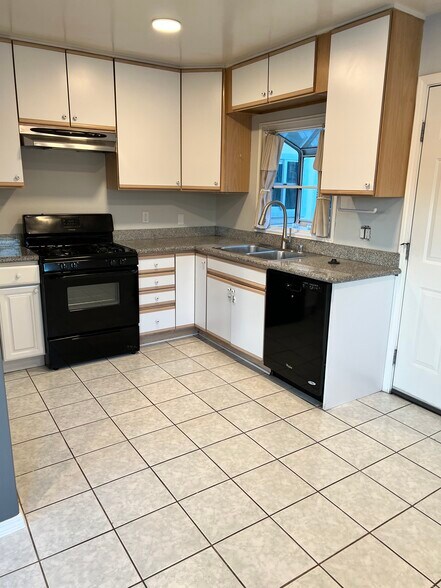 Building Photo - 1437 Plumas St