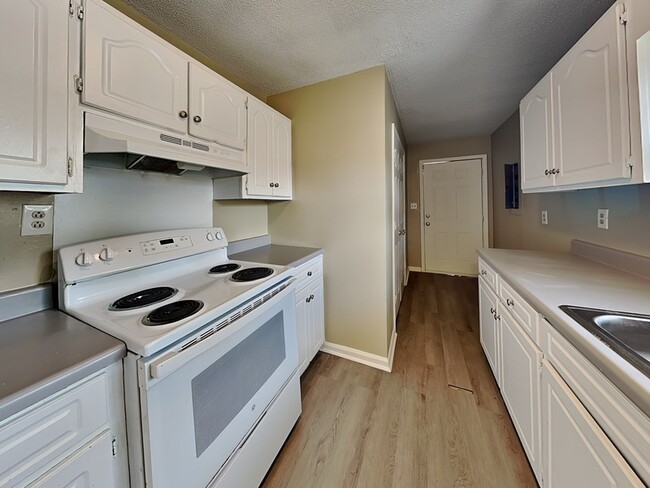 Building Photo - 481 Iota Ave S