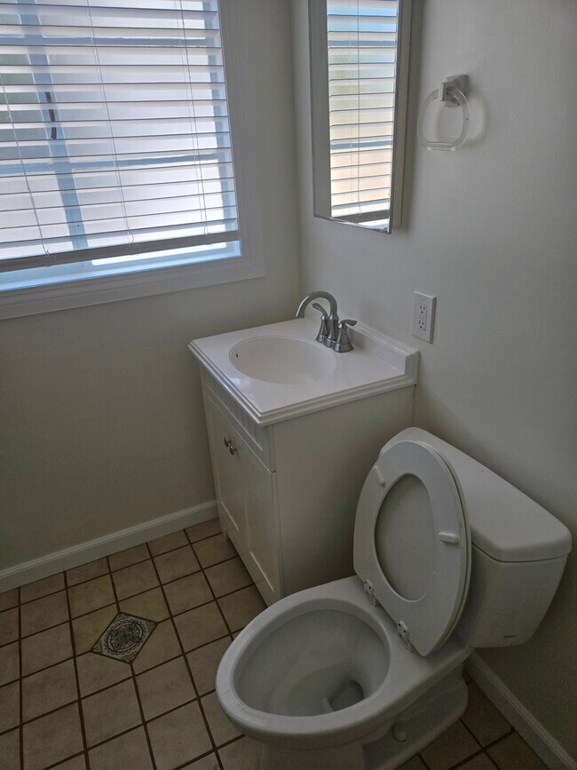 Bathroom - 2632 St George St