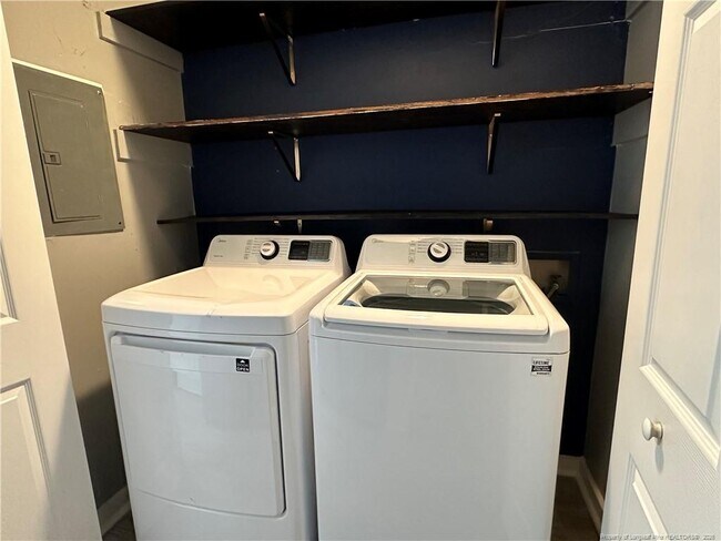 Building Photo - 304 Rangoon Ct