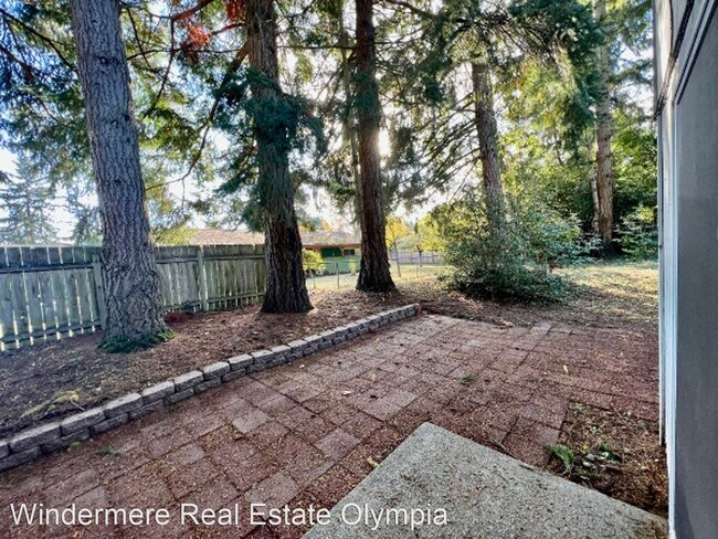 Building Photo - 2 br, 1.5 bath House - 1605 16th Ct SE Unit B