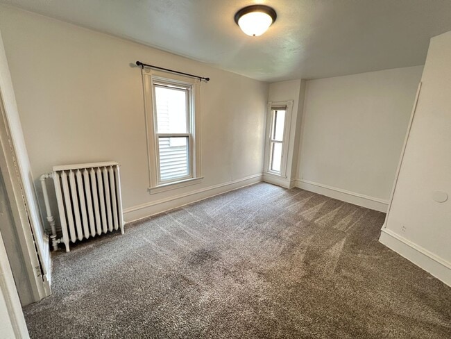 Building Photo - AVAILABLE JUNE - 4 Bed 2 Bath w/ Bonus Room & Garage