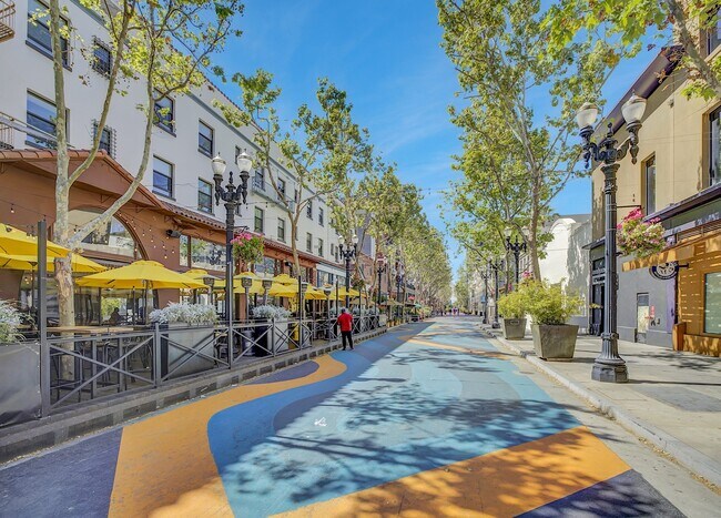 Building Photo - Saint