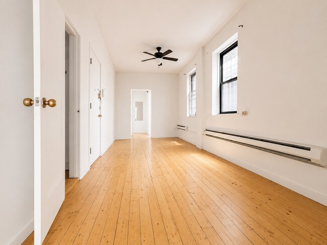 Building Photo - 3217 Pearsall Ave