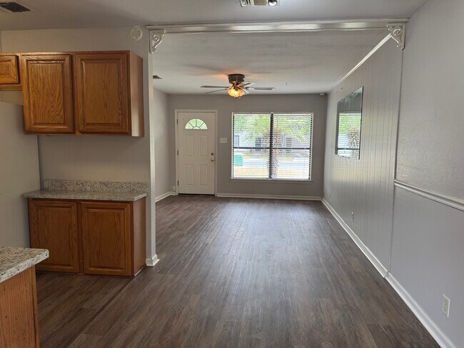 Building Photo - 275 Greenhill Pass