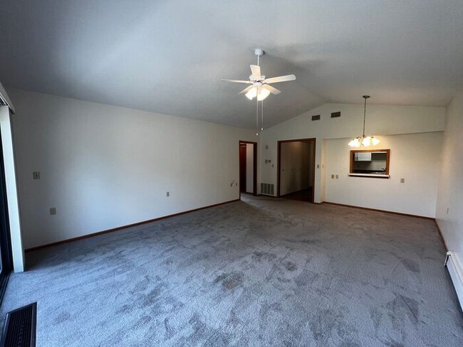 Building Photo - $1,100 | 2 Bedroom, 1 Bathroom House | PET...