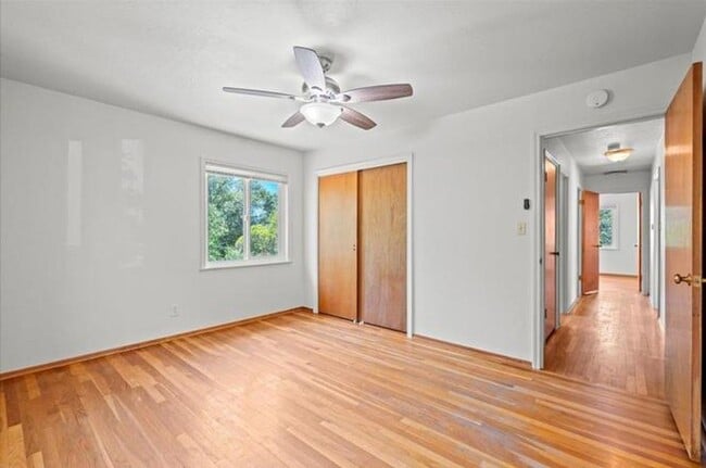 Building Photo - 112 College Way