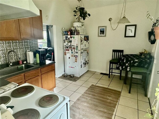 Building Photo - 310 21st Ave S