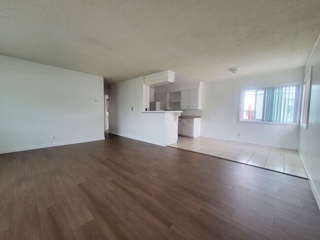 Building Photo - 920