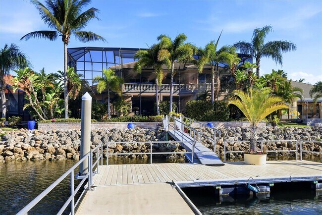 Building Photo - 1007 3rd St E