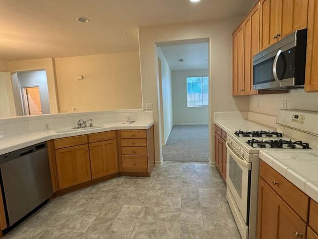 Building Photo - Available 9/1 Single level home in Lincoln...