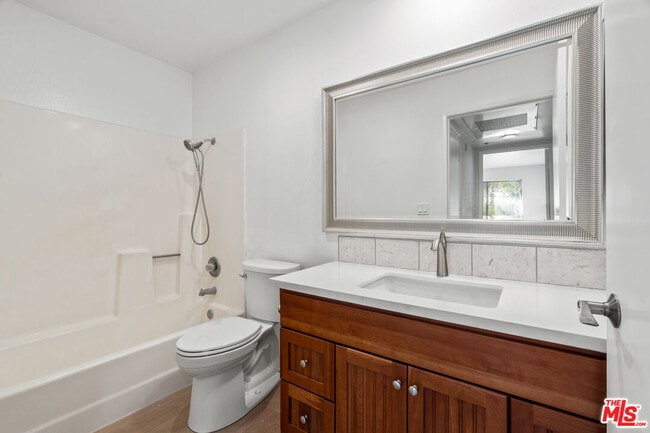 Building Photo - 501 Palisades Dr