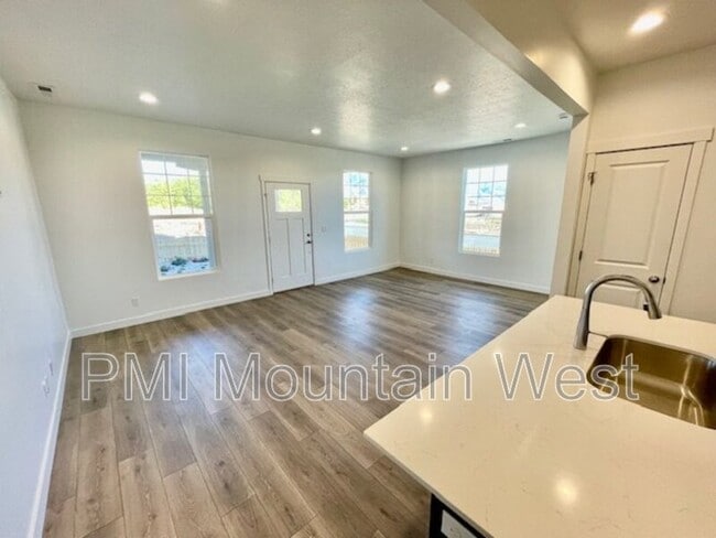 Building Photo - 1386 Copper Sky Dr