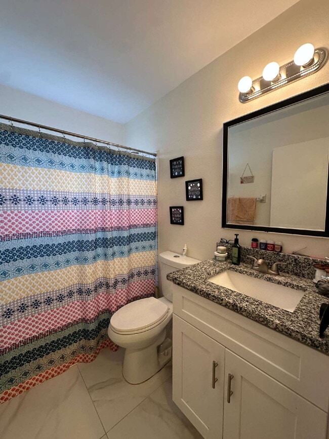Building Photo - 3 bedroom, 2 bathroom home in Palm Bay wit...