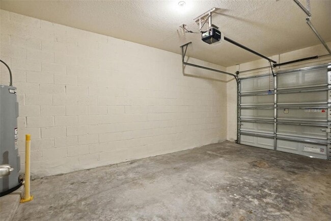 Building Photo - 5323 Dragonfly Dr