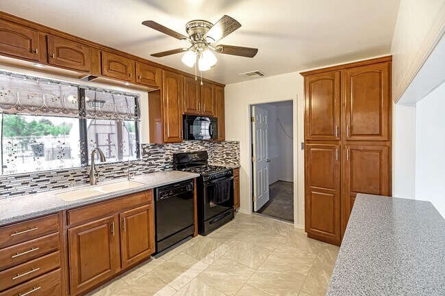 Building Photo - Beautiful Updated Home!