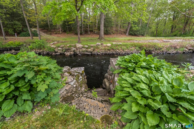 Building Photo - 33 Main St