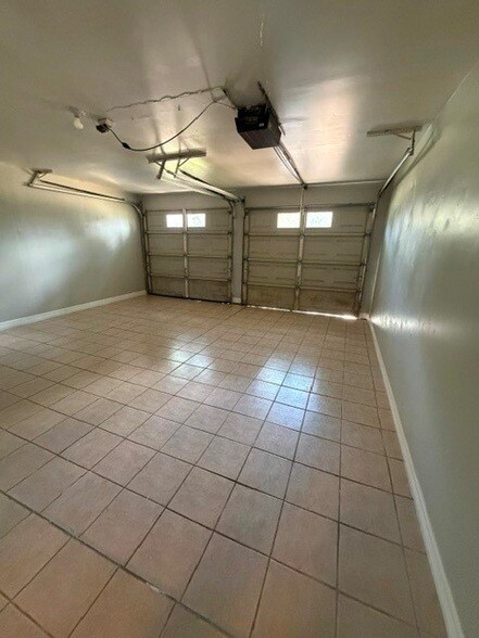 Building Photo - 1507 Sierra Dr
