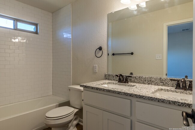 Building Photo - 10359 Lynwood Crk