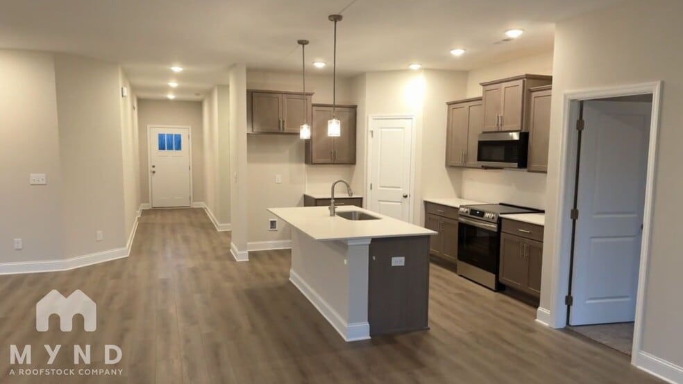 Building Photo - 221 Pine Is Ave