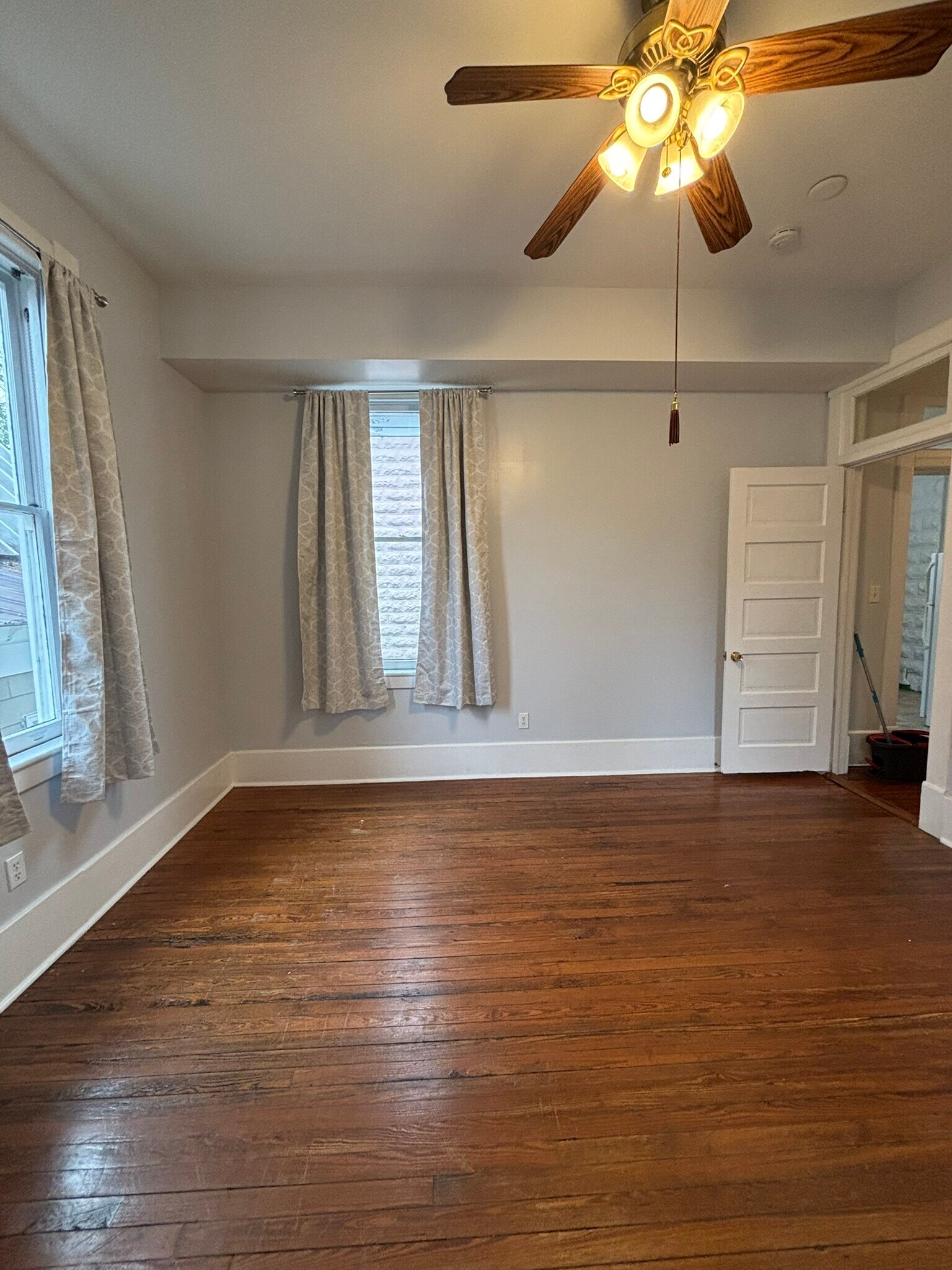 Back Bedroom - 1902 Barnard St