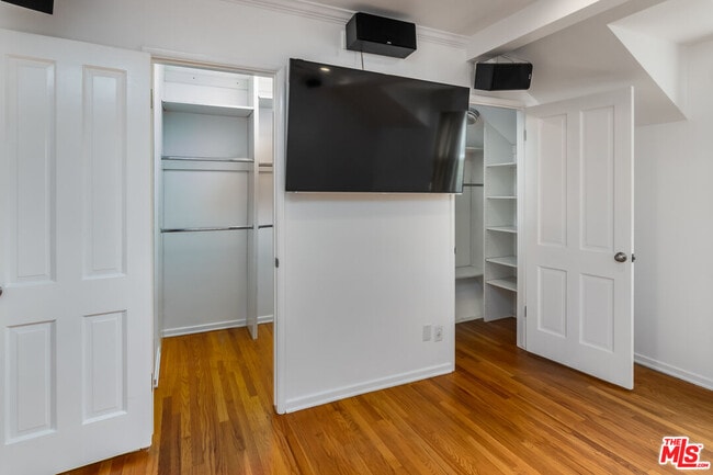 Building Photo - 5326 Leghorn Ave