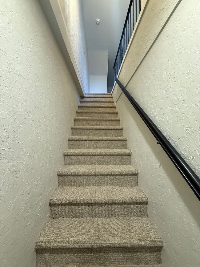 Building Photo - 2/3 Bedroom, 1 Bath Two Story Mill Street Apartment