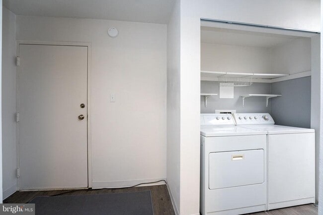 Building Photo - 2134 Forest Ln