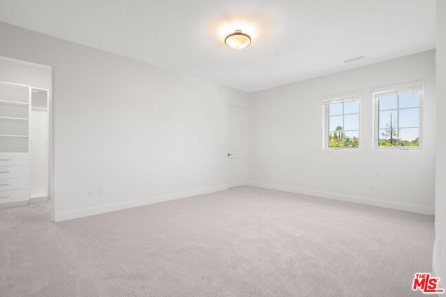 Building Photo - 18326 Columbus Cir