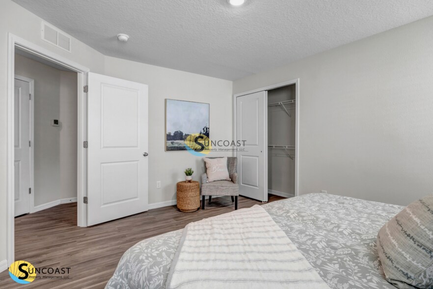 Building Photo - 6474 Sweetbay Ln