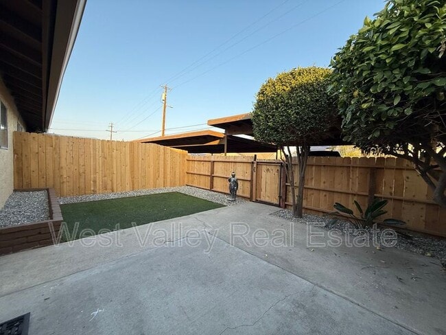 Building Photo - 543 Front St