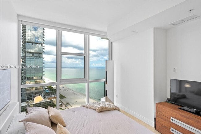 Building Photo - 18201 Collins Ave