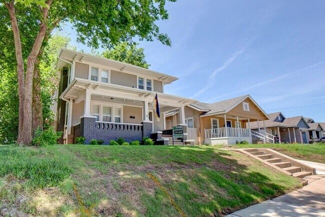 Building Photo - MOVE-IN SPECIAL!! | $1,000 Credit When You...