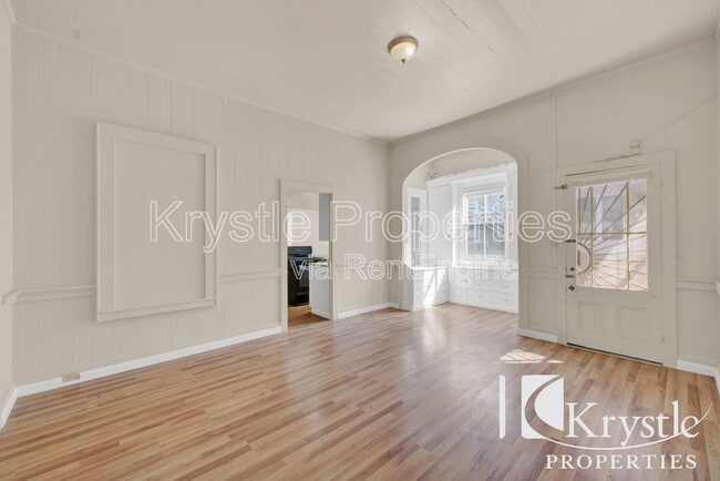 Primary Photo - 1128 Marin St