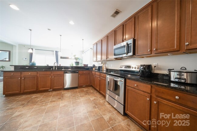 Building Photo - 4938 El Molino Dr