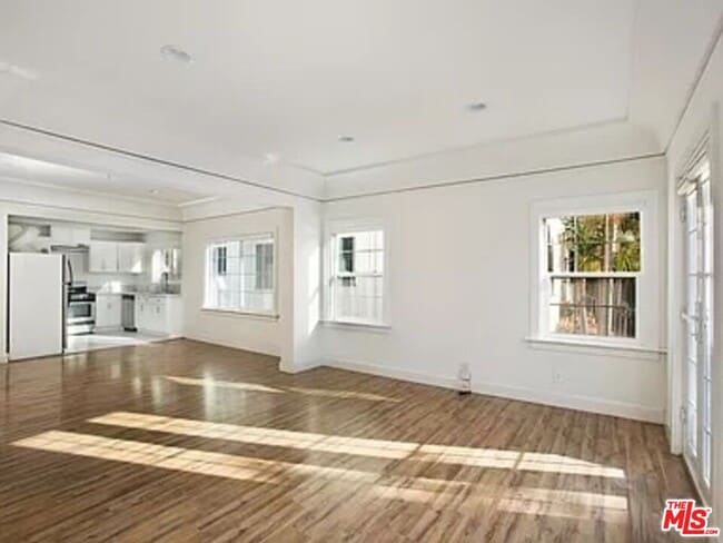 Building Photo - 1012 S Orange Dr