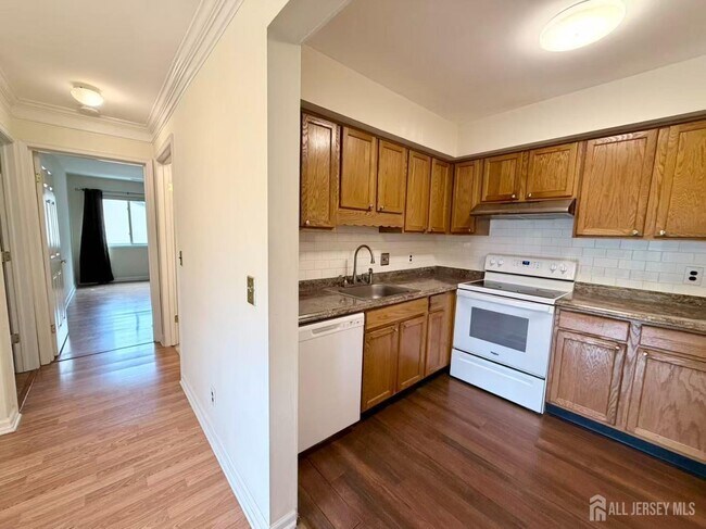 Building Photo - 1306 Sayre Dr