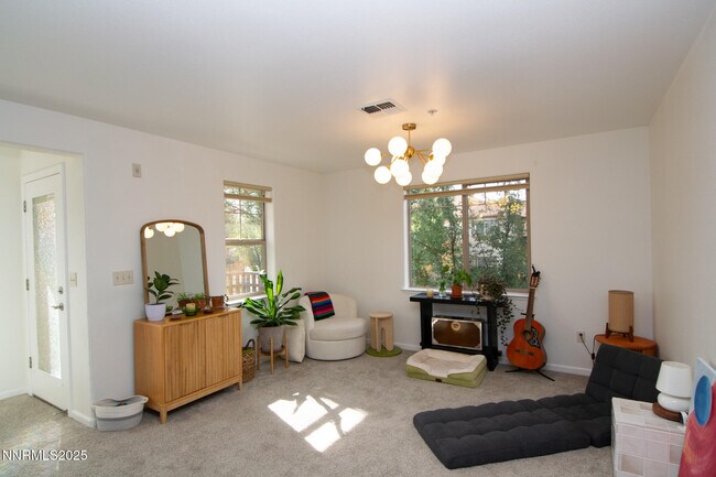 Building Photo - 1052 Watt St