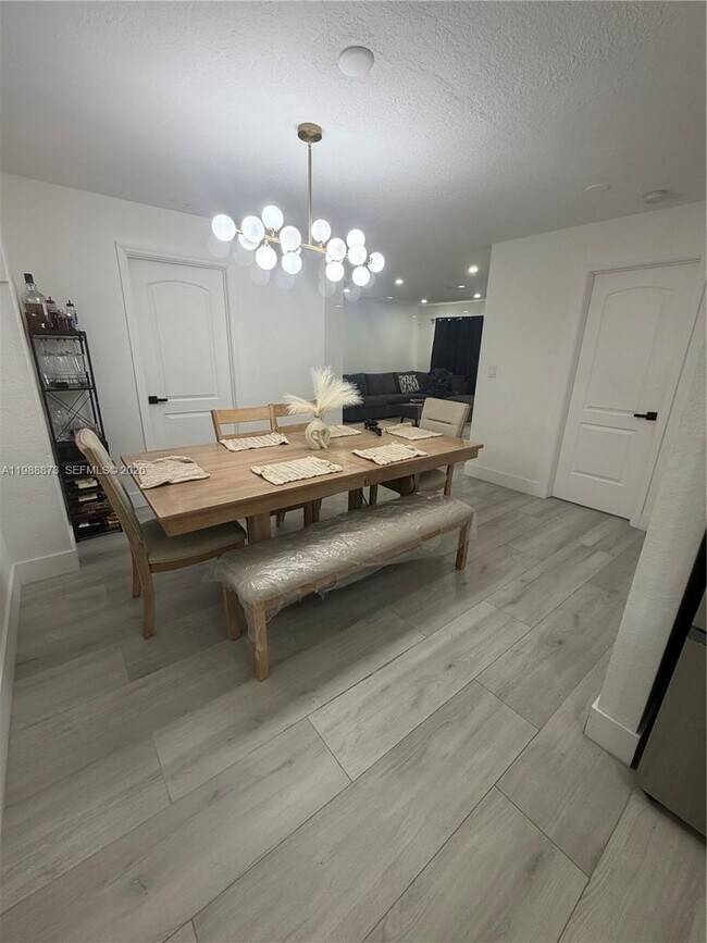 Building Photo - 660 SW 30th Terrace