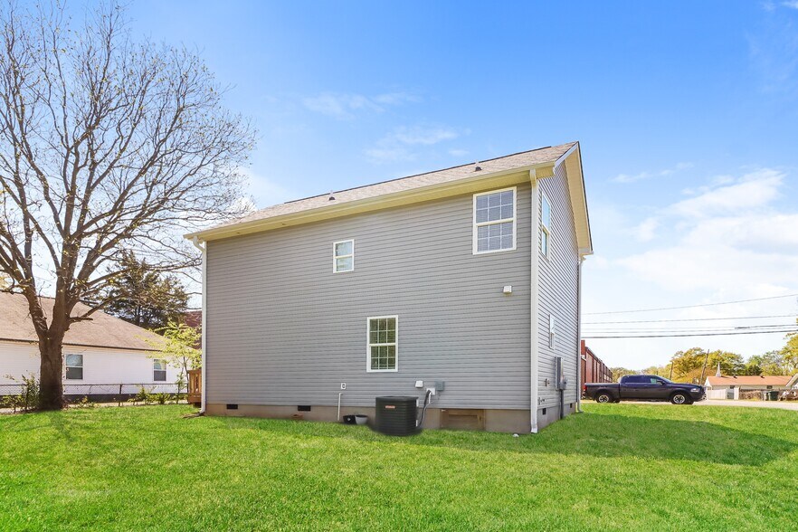 Building Photo - 1020 N Oakwood St