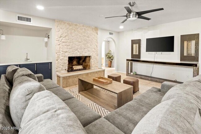 Building Photo - 6547 E Voltaire Ave