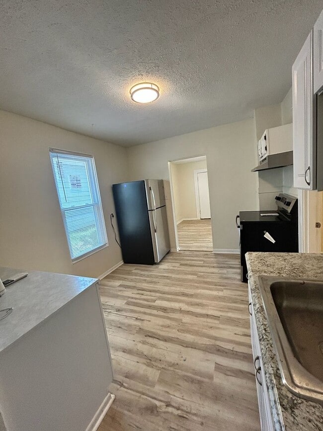 Building Photo - 5355 Helen Ave