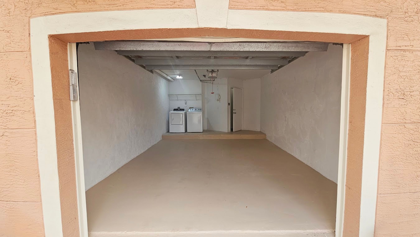 Garage with W/D - 2033 SE 10th Ave