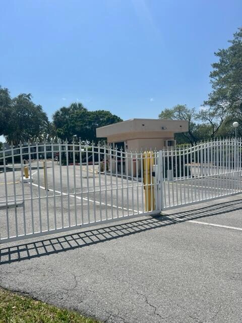 Building Photo - 480 Executive Center Dr