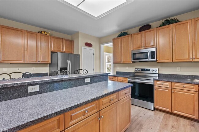 Building Photo - 13468 Whippingham Pkwy