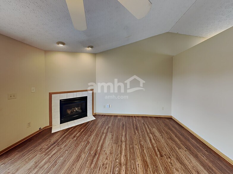 Building Photo - 6811 Magdalena Ln