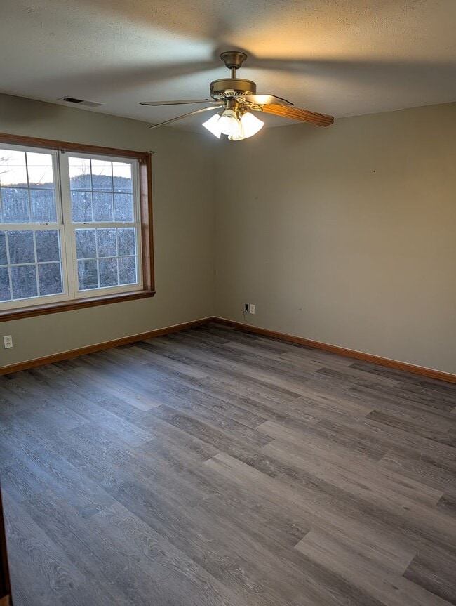 Building Photo - Home For Rent