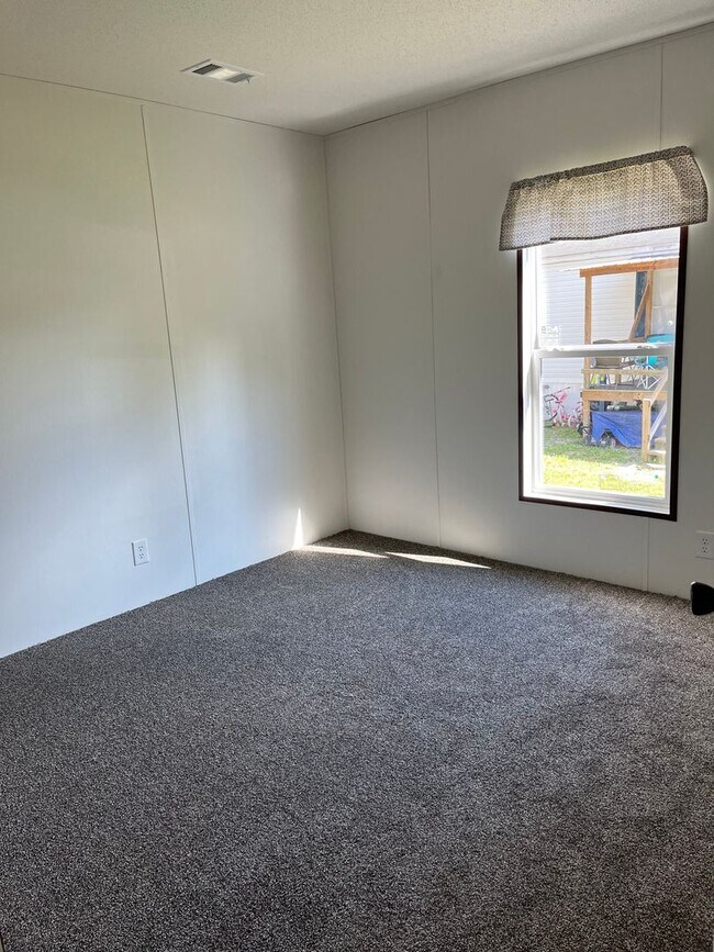 Building Photo - Blandford Living 2